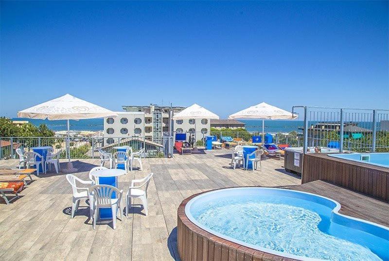 Hotel Leonardo Cesenatico Luaran gambar